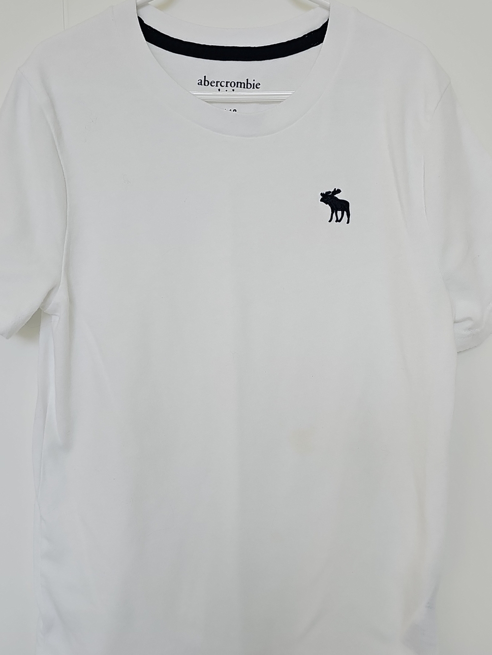 Abercrombie Kids White Short-Sleeve Tee with Navy Moose Logo Boys Sz 9/10
